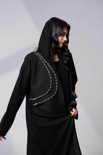 عباية سوداء مشكوكة بالخرز z6043