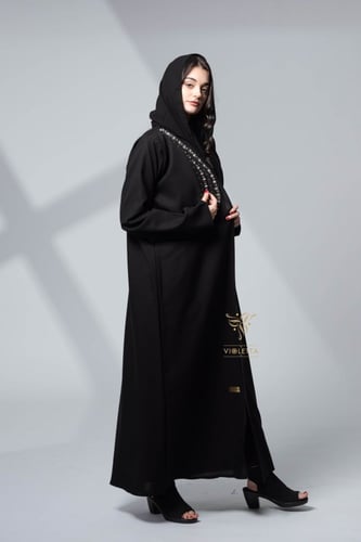 عباية سوداء مشكوكة بالخرز z6043