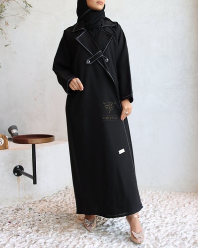 عباية رسمية سوداء بتطريز أبيض Z6029