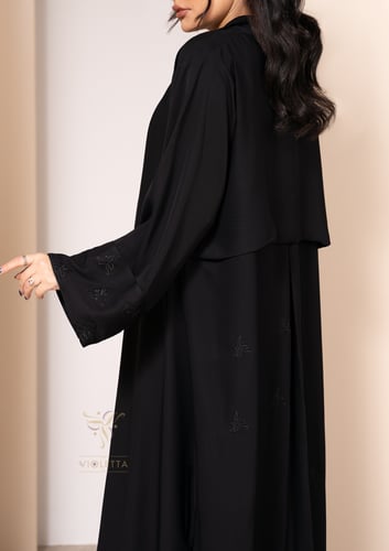 عباية عملية مريحة بتطريز اسود Z6140