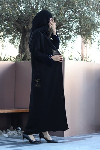 Z410 -عباية شتوية بأكمام مخمل