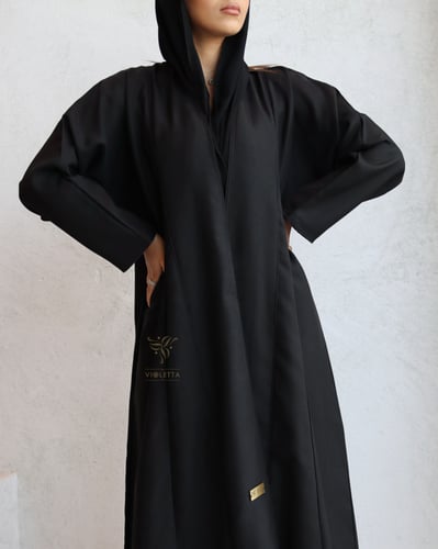 عباية سوداء بقيطان سوداء z6030