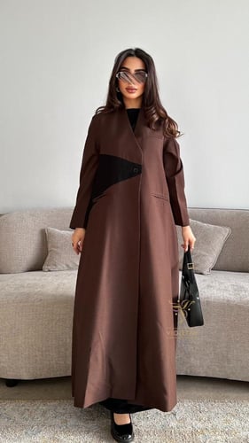 عباية سوداء بتداخل اللون البني في الأمام- 6196