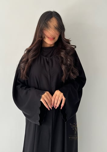 بكج عباية ربع كلوش سوداء بتطريز أسود و فستان داخلي...