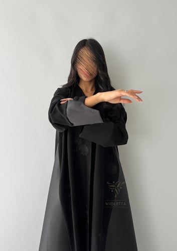 عباية كريب سوداء مطرزه 6165