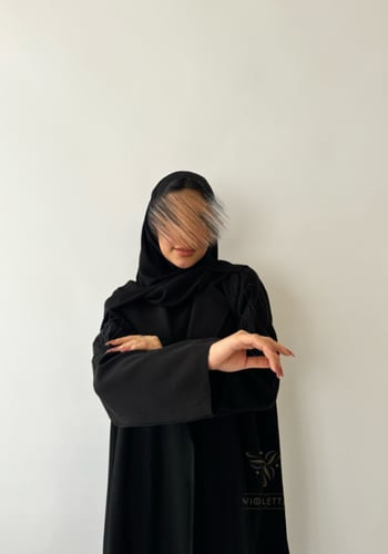 بكج عباية سوداء مطرزة بشك خرزي و طقم تحت العباية-...