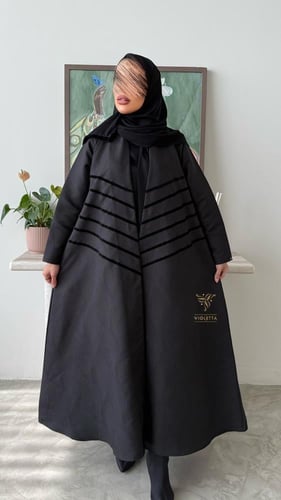 بكج عباية سوداء ربع كلوش بقماش الجاكار و فستان تجت...