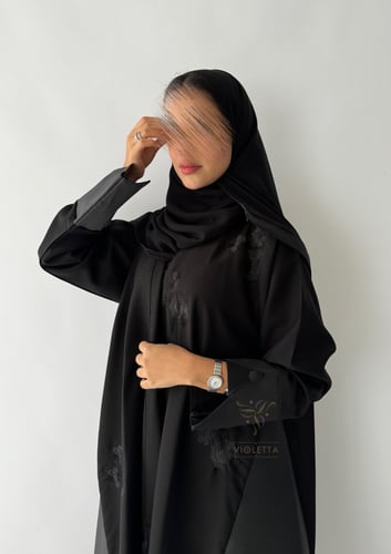 بكج عباية كريب سوداء مطرزه و فستان تحت العباية- 61...