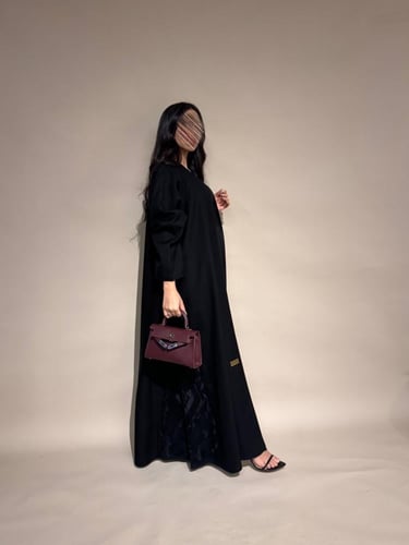 عباية سوداء بجاكار في الجوانب z6048