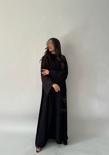 بكج عباية ربع كلوش سوداء بتطريز ورد أسود و فستان ت...