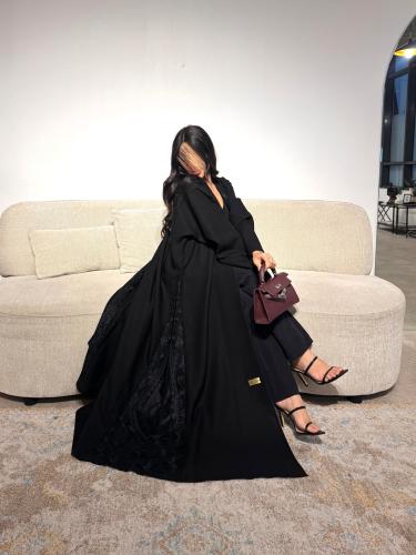 عباية سوداء بجاكار في الجوانب z6048