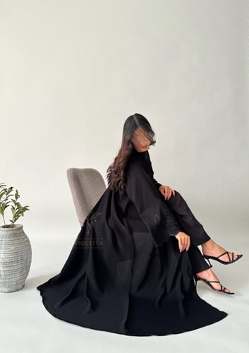 عباية ربع كلوش سوداء بتطريز ورد أسود 6163