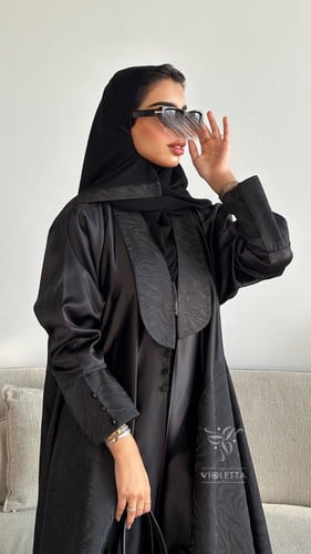 بكج عباية سوداء بليزر تربل كلوش بقماش الجاكار و فس...