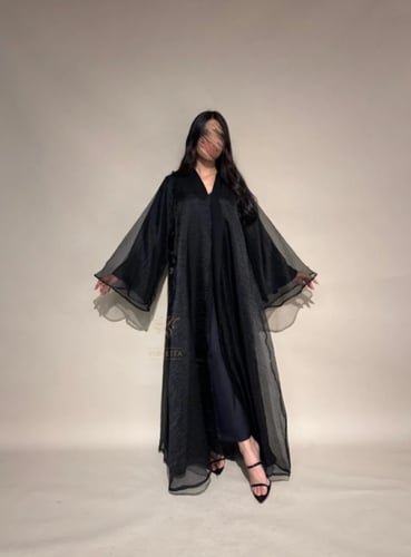 بكج عباية سوداء كلوش تفتة حرير بالورد البارز و فست...