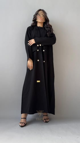 بكج عباية رسمية سوداء بأزارير ذهبية و طقم أسود تحت...