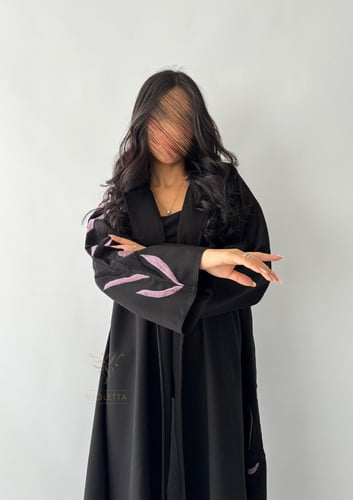 بكج عباية سوداء بقماش ليمار بتطريز زهري و فستان تح...