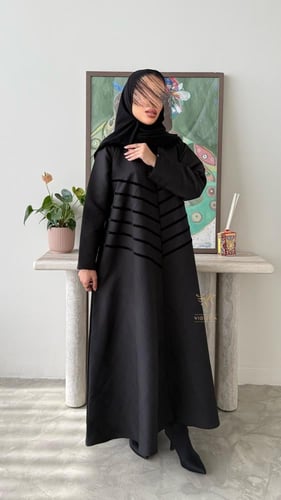 بكج عباية سوداء ربع كلوش بقماش الجاكار و فستان تجت...