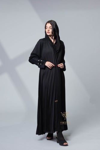 عباية سوداء بكسرات ومشابك لؤلؤ -z6059