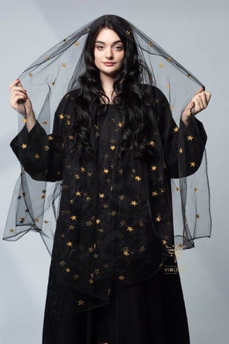 طرحة شيفون سوداء بنجوم ذهبية Z7021