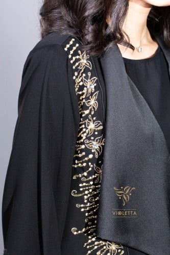 عباية سوداء مطرزة بالشك بوردة الفايوليت Z6123