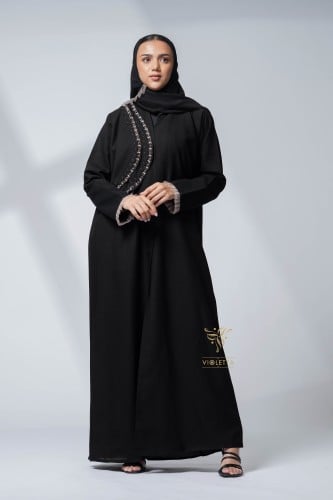 عباية سوداء بتطريز خرزي على الكتف Z6138