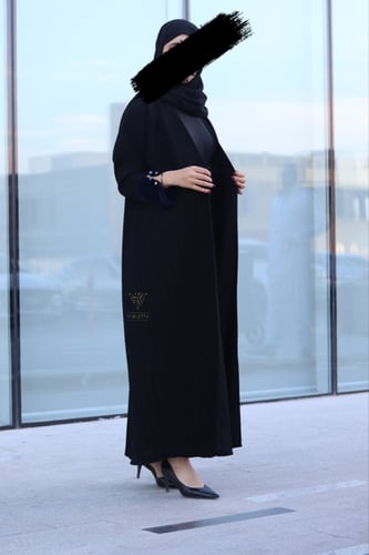 Z410 -عباية شتوية بأكمام مخمل