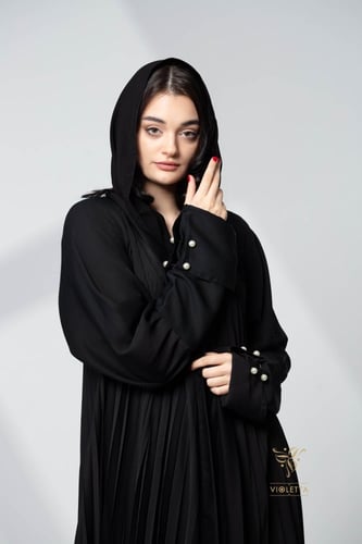 عباية سوداء بكسرات ومشابك لؤلؤ -z6059