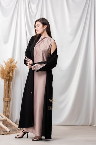 عباية سوداء بفستان داخلي ترابي Z6096