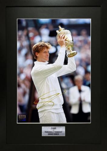 FRAMED JANNIK SINNER HAND SIGNED PHOTOGRAPH