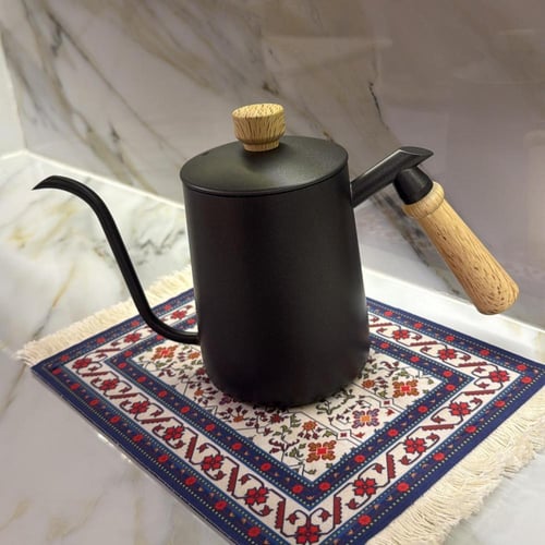 ابريق ماء خشبي