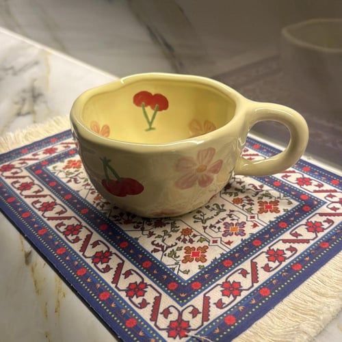 كوب سيراميك كريمي وبنكي