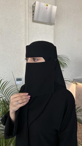 عرض ٣ نقاب قصير مشبك