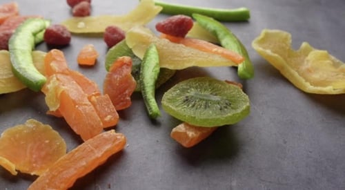 فواكه مجففة مشكله