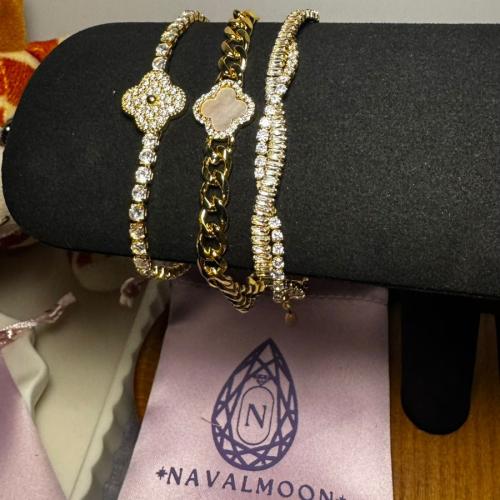 مجموعة اساور 001