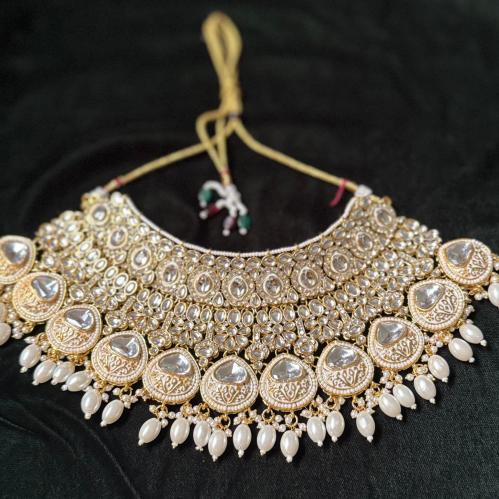 تشوكر من مجموعة بيار