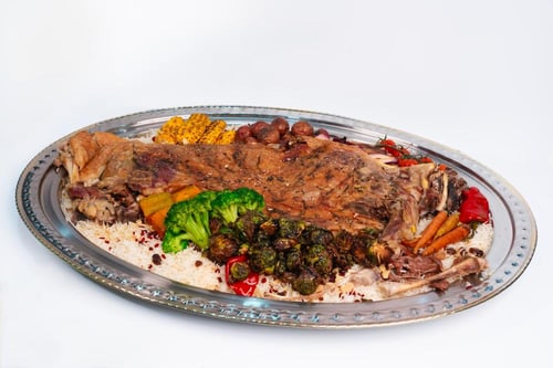 نص نعيمي وسط مع خضروات