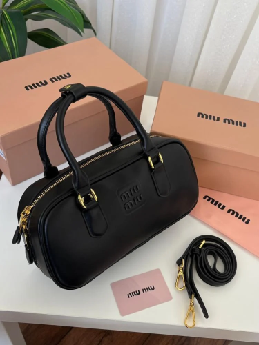 شنطه ميوميو