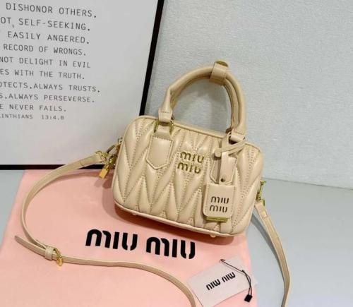 شنطة miumiu