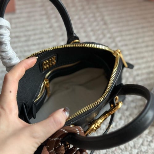 شنطه ميوميو miumiu