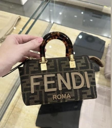 شنط FENDI اسود بني