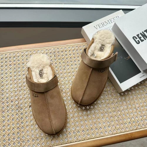 حذاء UGG