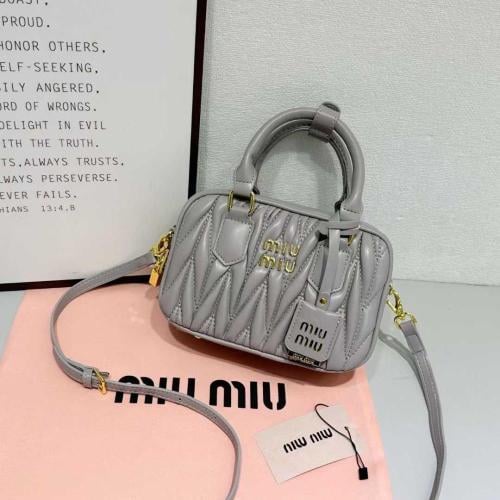 شنطة miumiu