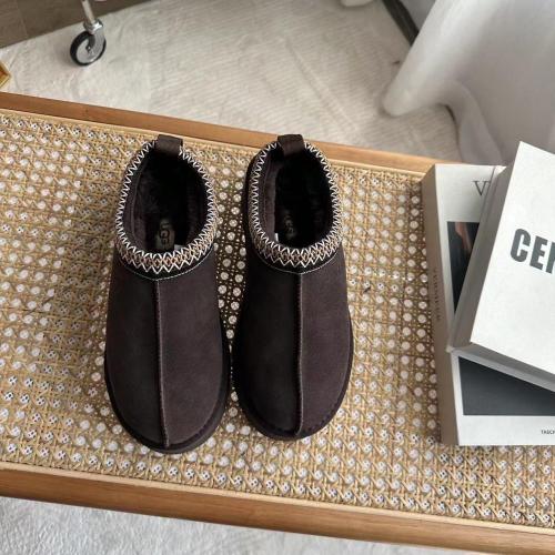 حذاء UGG