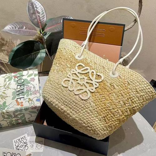 شنط loewe