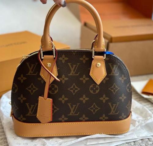 شنطة lv