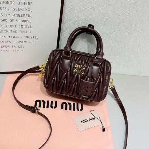 شنطة miumiu