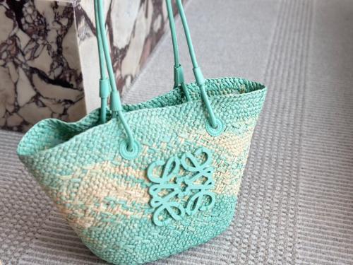 شنط loewe