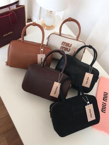 شنطه miumiu