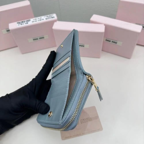 محفظة miumiu