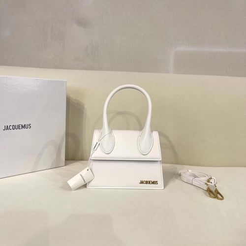 شنطة JACQUEMUS